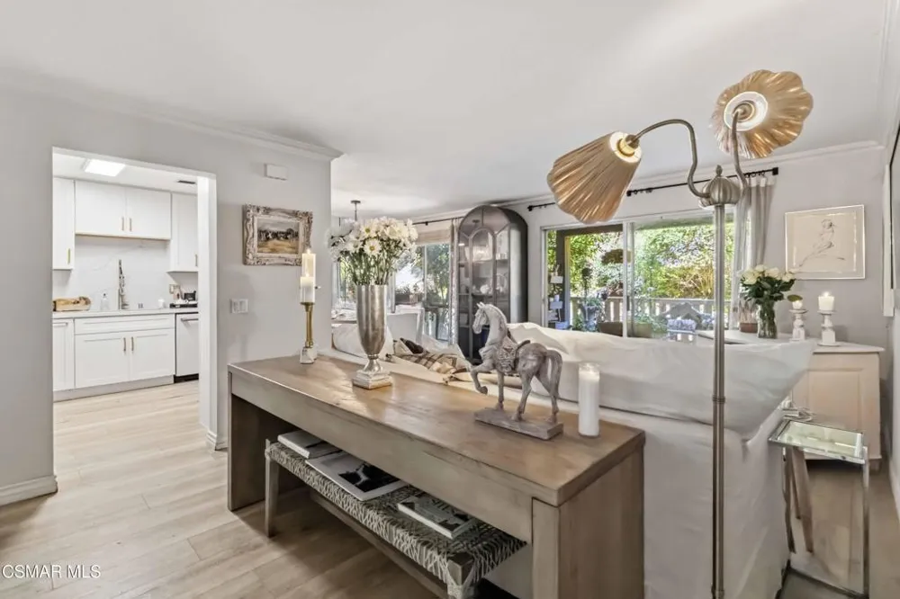 255 Sequoia Court #14 Thousand Oaks, CA 91360