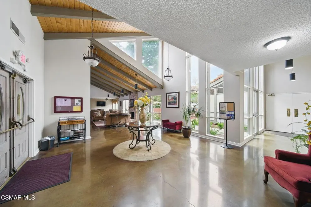 255 Sequoia Court #14 Thousand Oaks, CA 91360