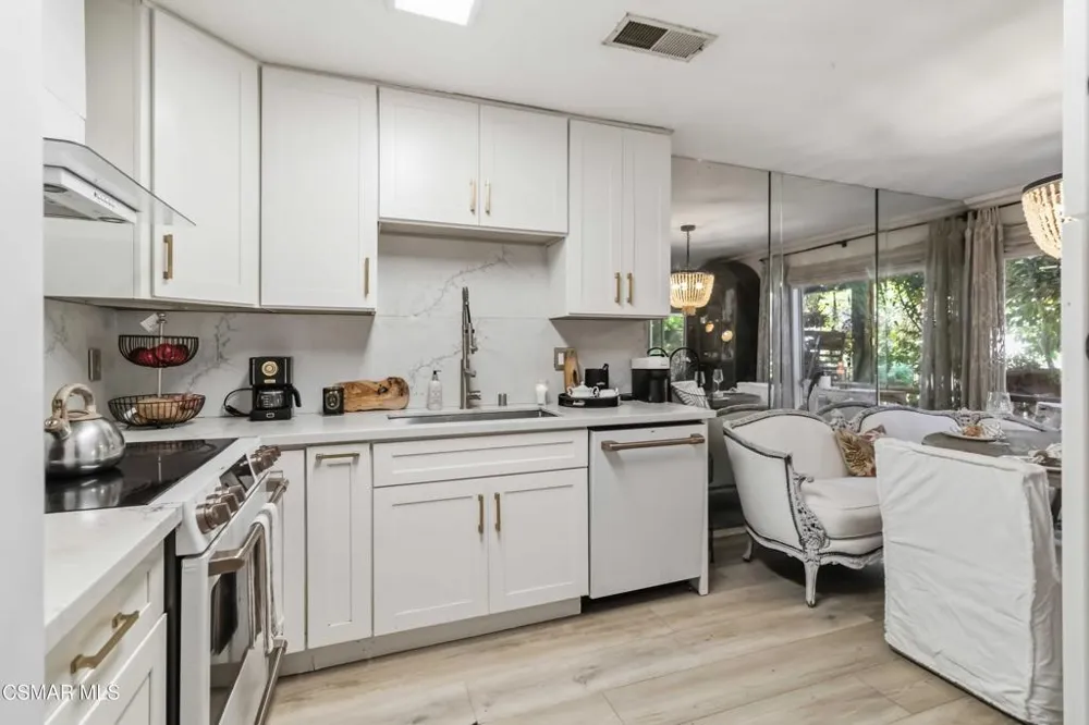 255 Sequoia Court #14 Thousand Oaks, CA 91360