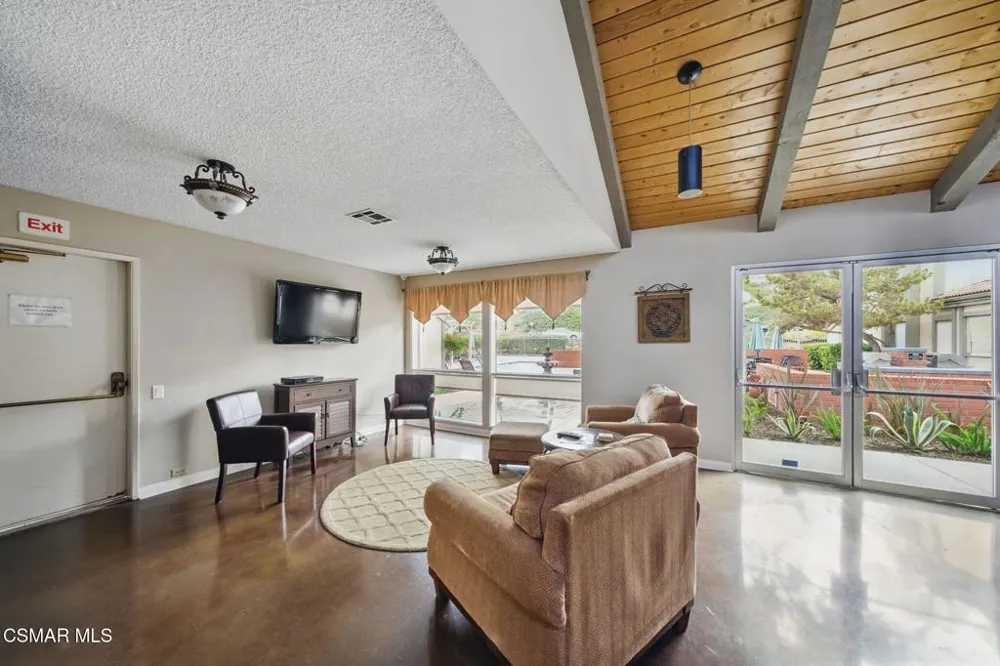 255 Sequoia Court #14 Thousand Oaks, CA 91360