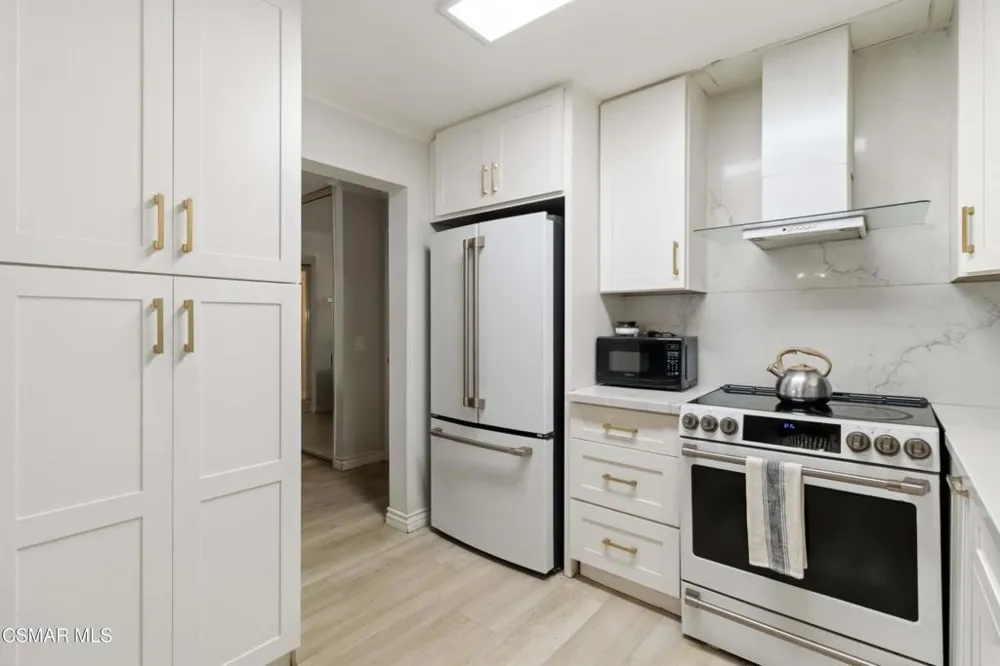 255 Sequoia Court #14 Thousand Oaks, CA 91360
