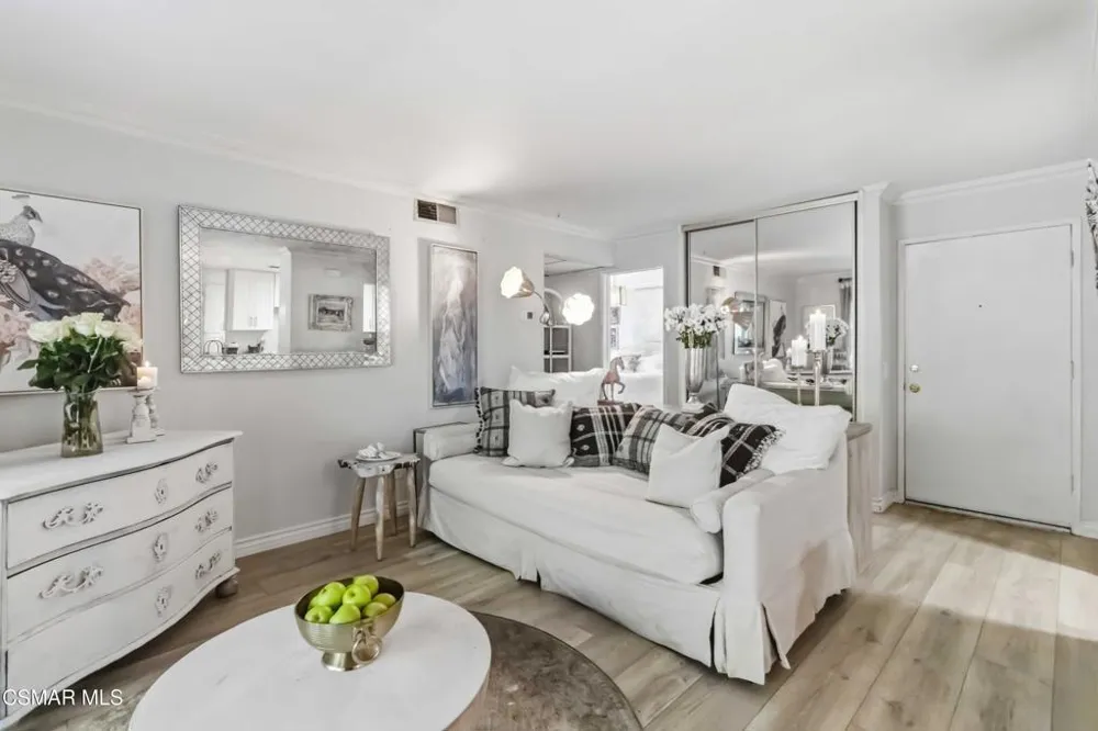 255 Sequoia Court #14 Thousand Oaks, CA 91360