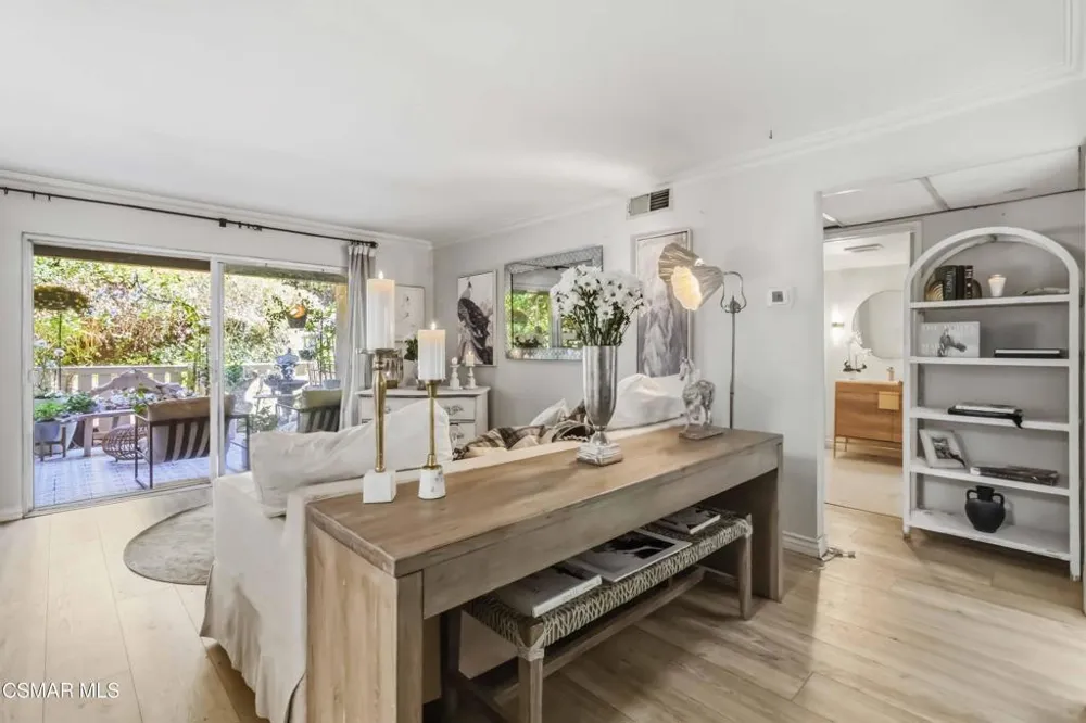 255 Sequoia Court #14 Thousand Oaks, CA 91360