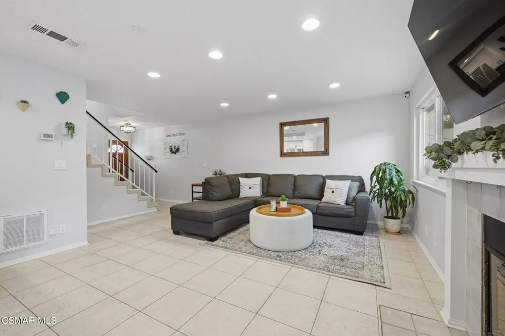 228 Hill Ranch Drive Thousand Oaks, CA 91362
