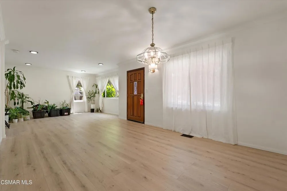 1130 Maple Street Burbank, CA 91505