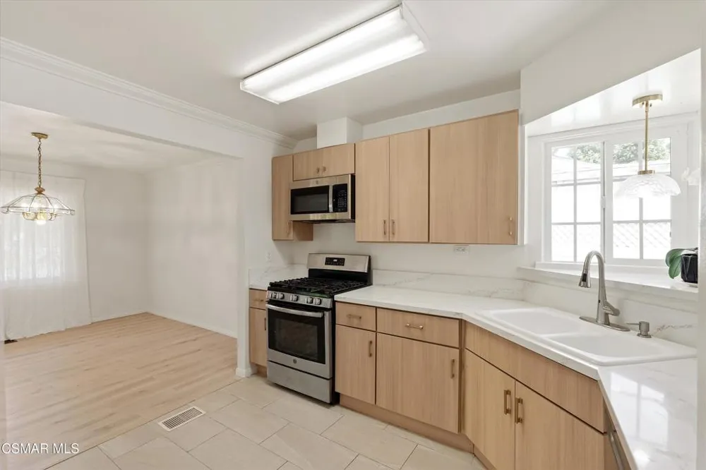 1130 Maple Street Burbank, CA 91505