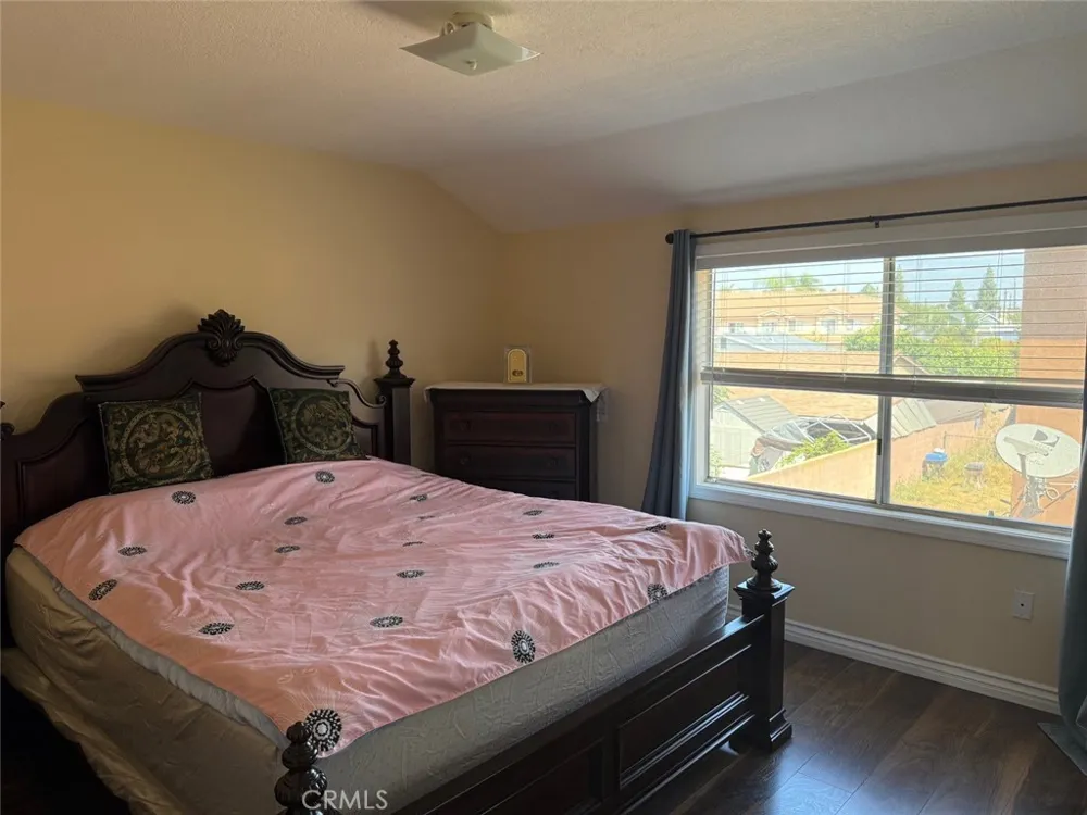 6975 Agra Commerce, CA 90040