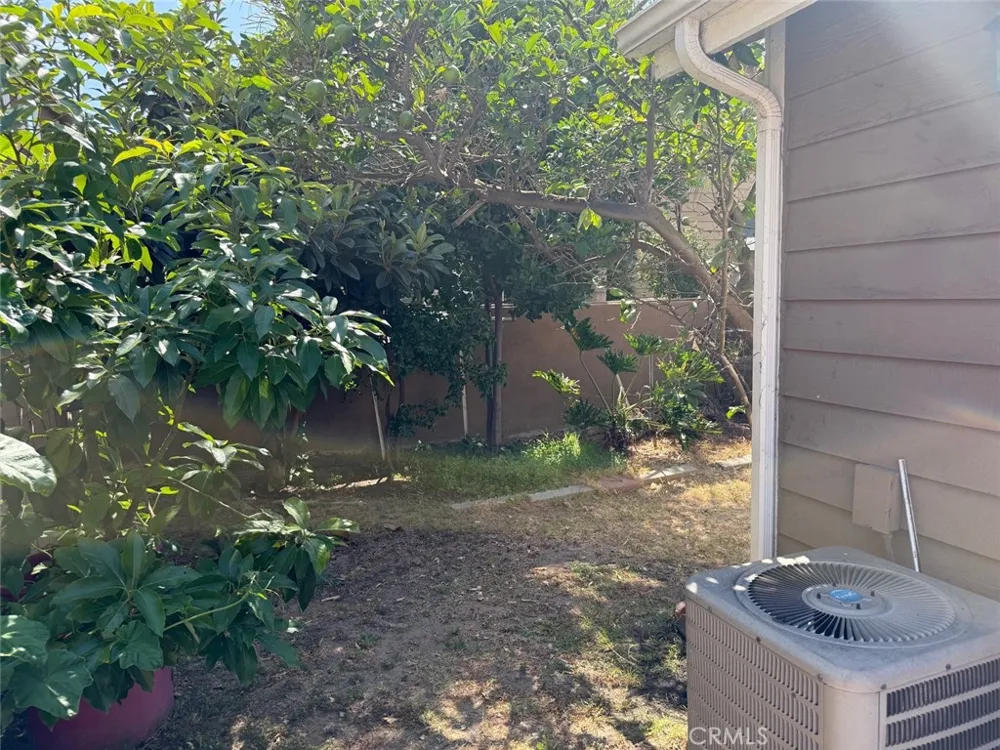 6975 Agra Commerce, CA 90040