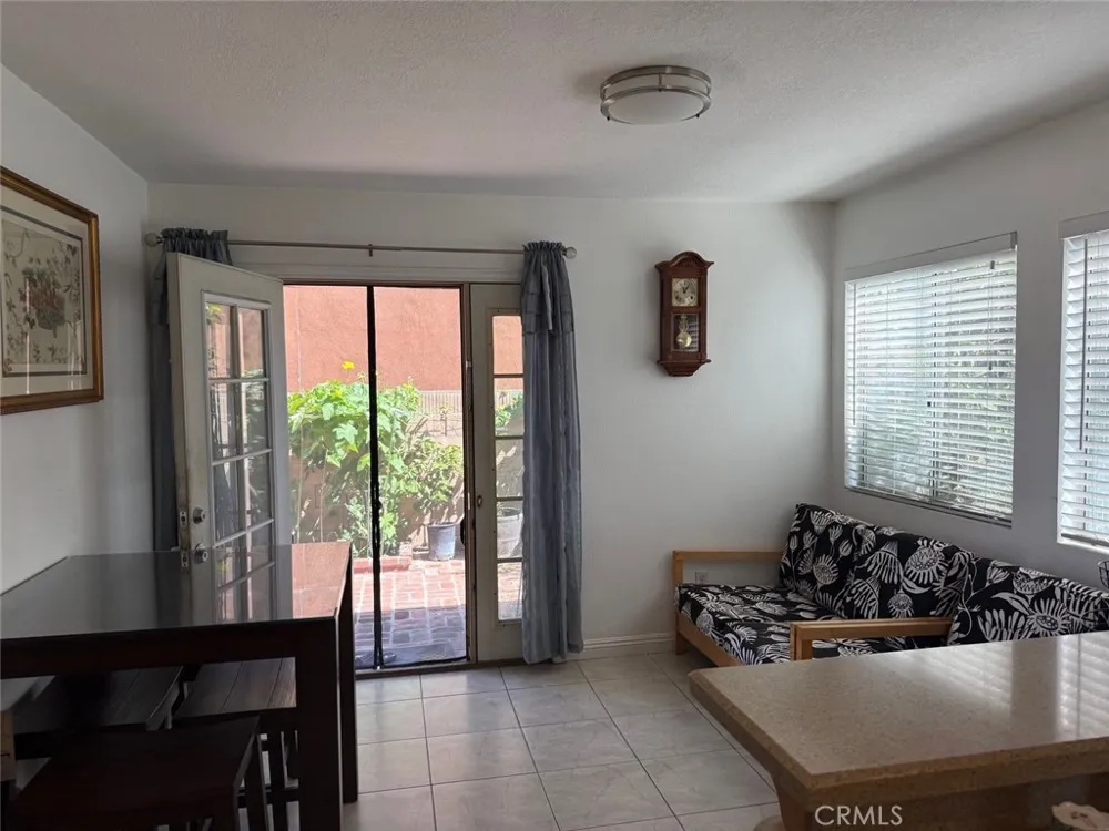 6975 Agra Commerce, CA 90040