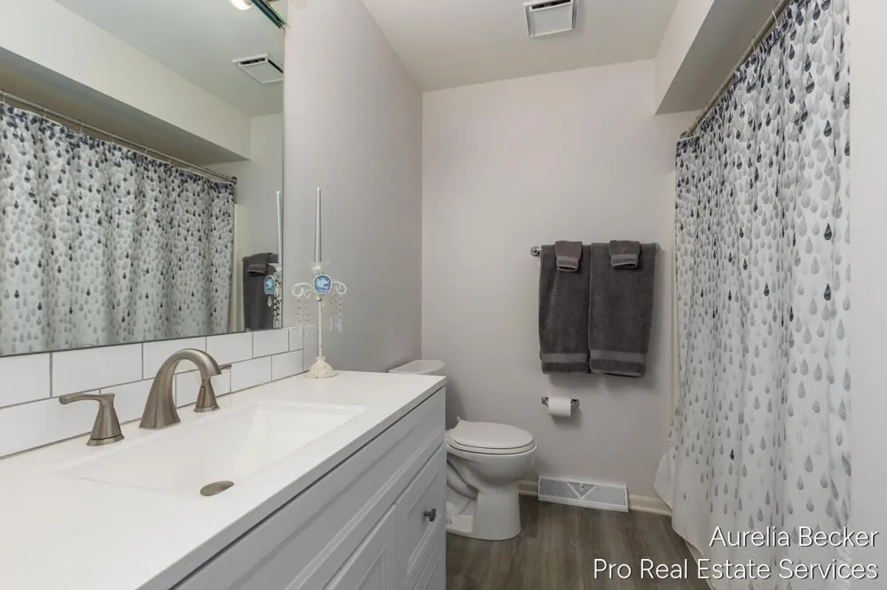 5812 Leisure South Drive SE Grand Rapids, MI 49548