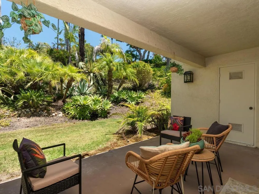 7301 CALLE DE FUENTES Carlsbad, CA 92009