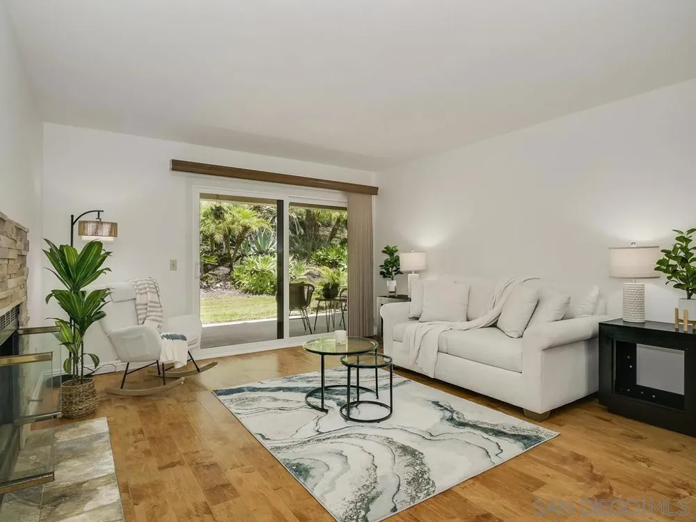 7301 CALLE DE FUENTES Carlsbad, CA 92009