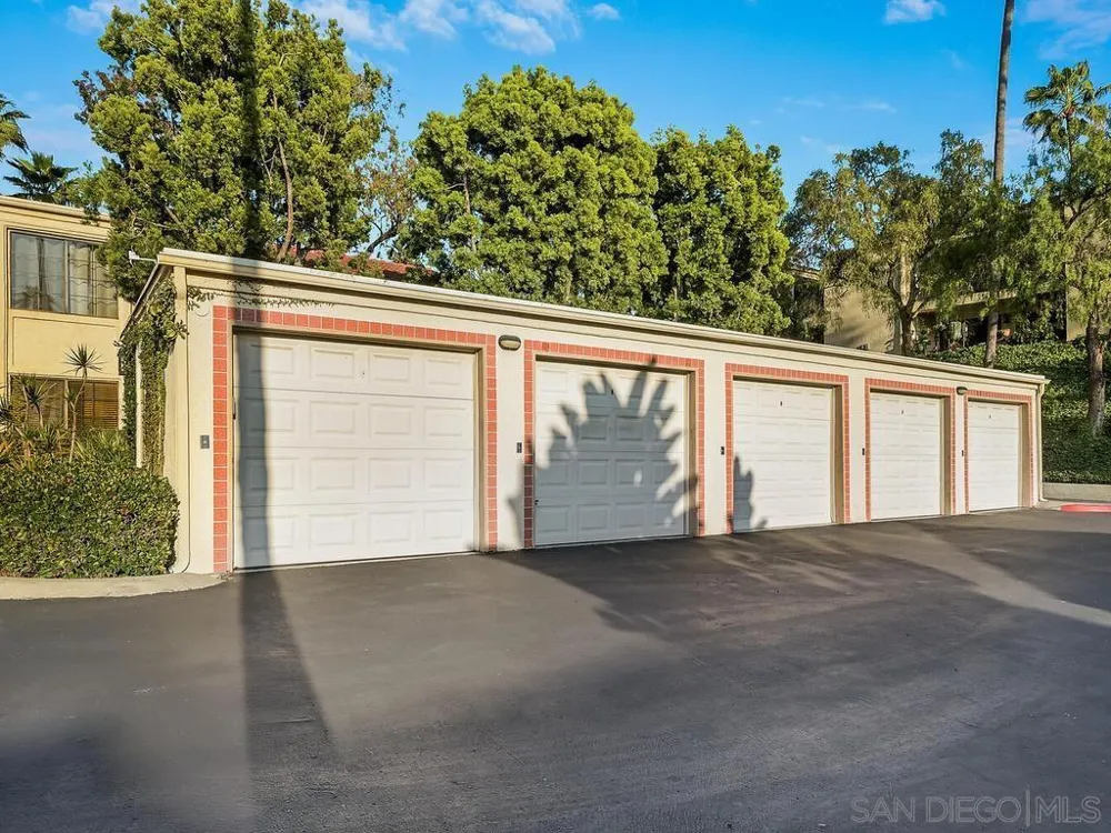 7301 CALLE DE FUENTES Carlsbad, CA 92009