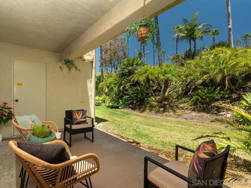 7301 CALLE DE FUENTES Carlsbad, CA 92009