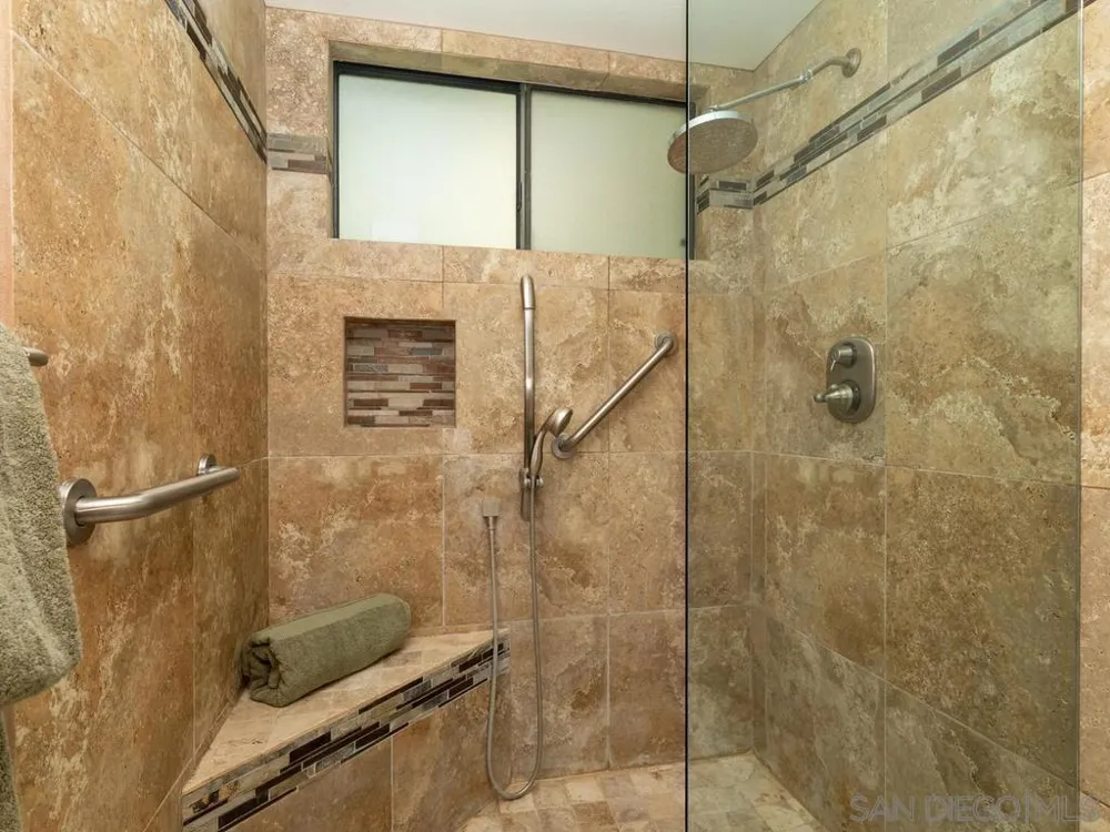 7301 CALLE DE FUENTES Carlsbad, CA 92009