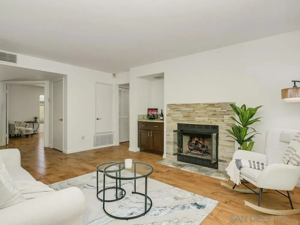 7301 CALLE DE FUENTES Carlsbad, CA 92009
