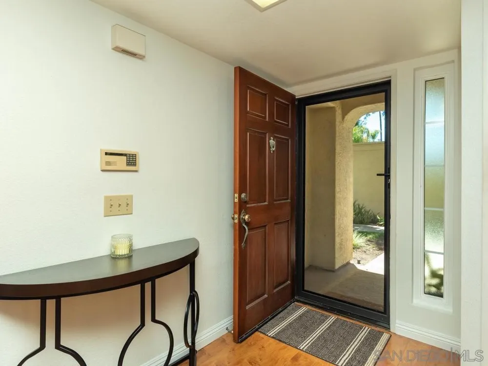 7301 CALLE DE FUENTES Carlsbad, CA 92009