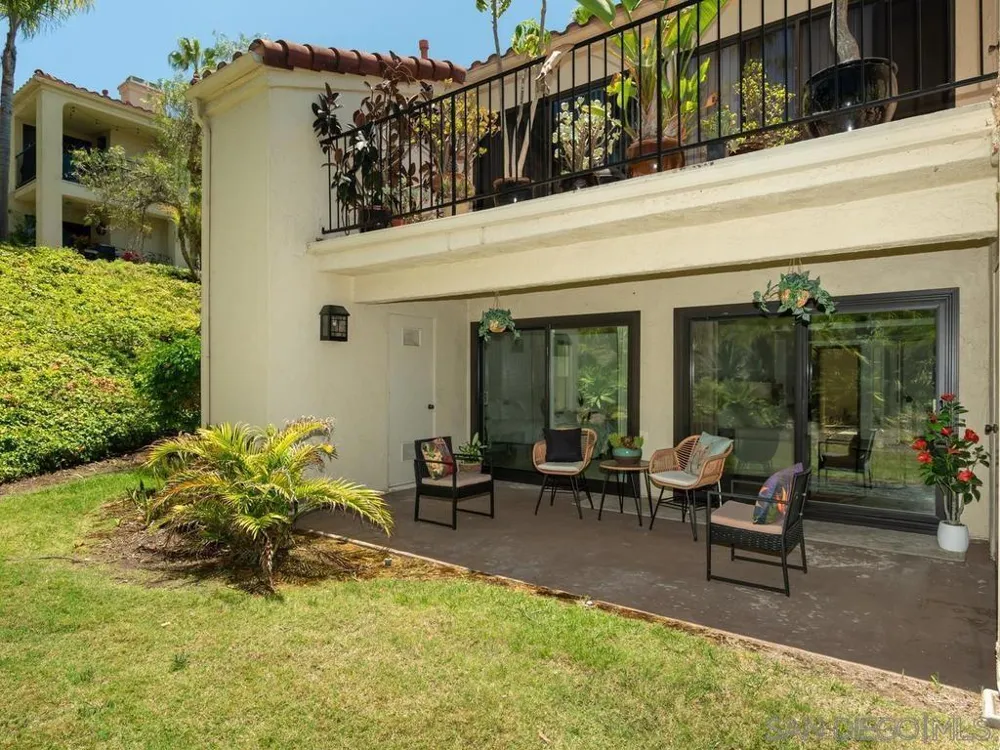 7301 CALLE DE FUENTES Carlsbad, CA 92009