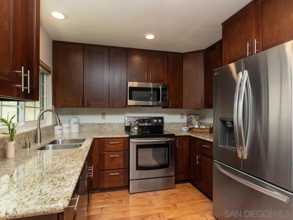 7301 CALLE DE FUENTES Carlsbad, CA 92009
