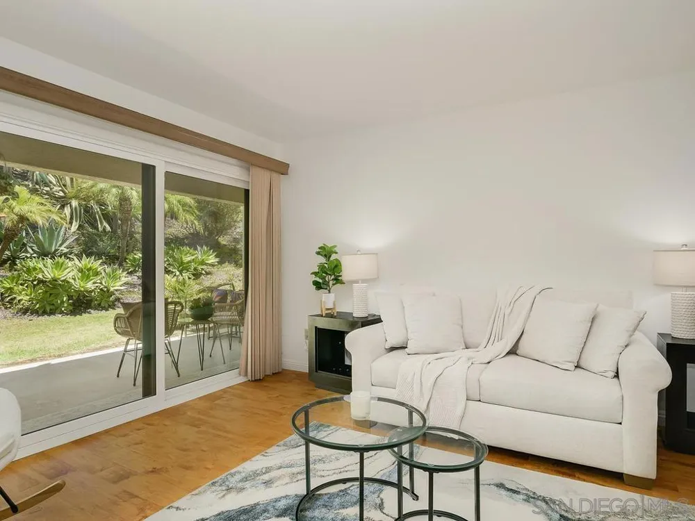7301 CALLE DE FUENTES Carlsbad, CA 92009
