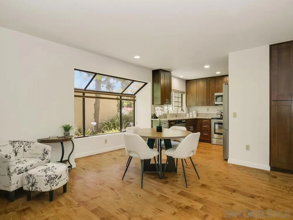 7301 CALLE DE FUENTES Carlsbad, CA 92009