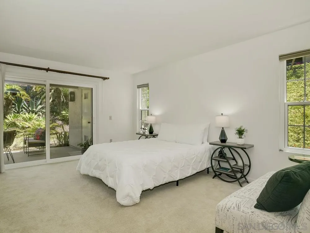 7301 CALLE DE FUENTES Carlsbad, CA 92009