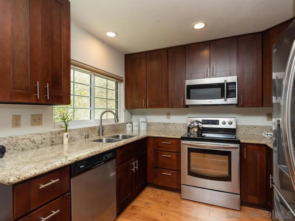 7301 CALLE DE FUENTES Carlsbad, CA 92009