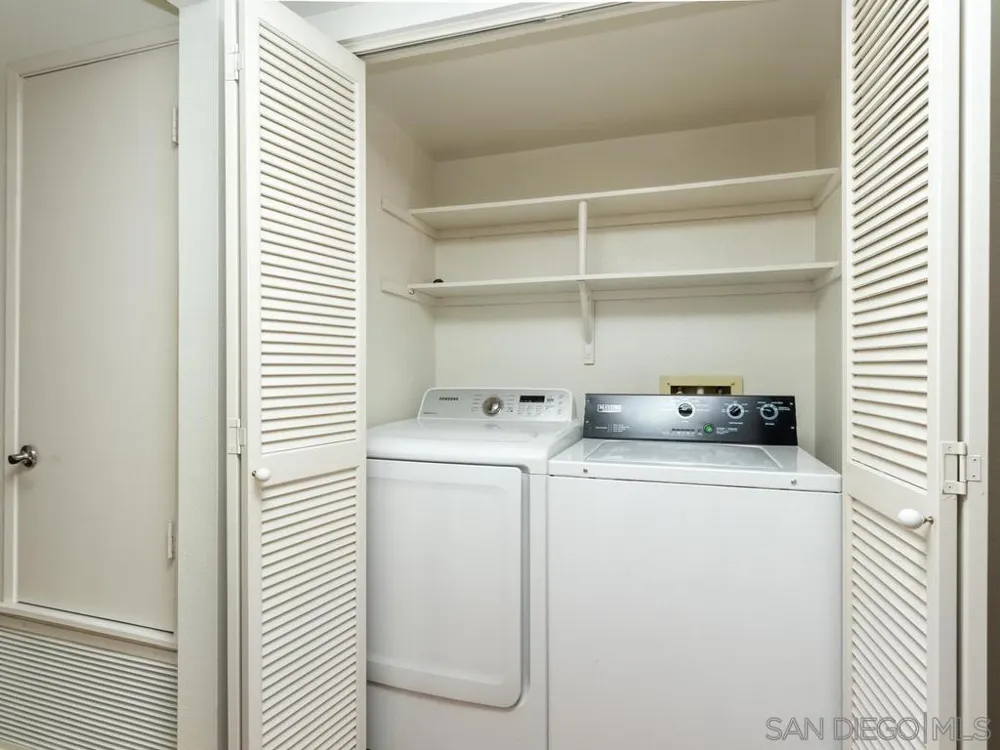 7301 CALLE DE FUENTES Carlsbad, CA 92009