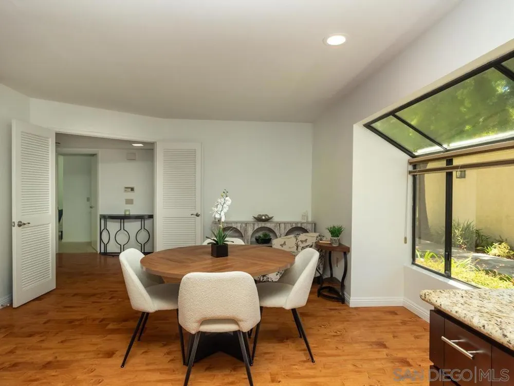 7301 CALLE DE FUENTES Carlsbad, CA 92009