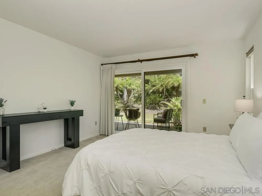 7301 CALLE DE FUENTES Carlsbad, CA 92009