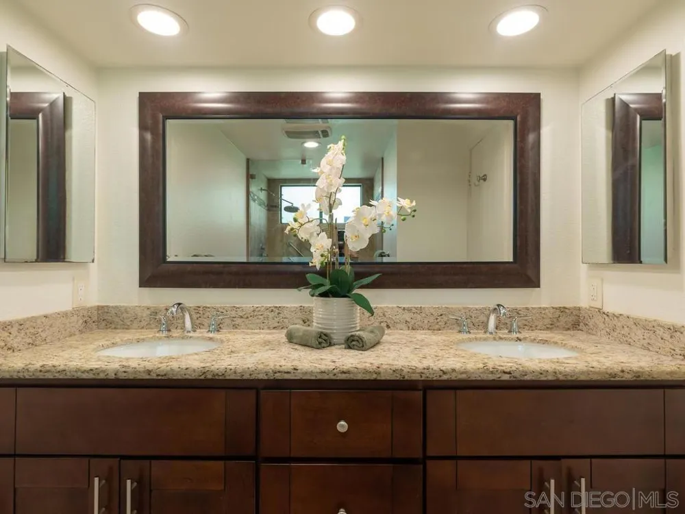 7301 CALLE DE FUENTES Carlsbad, CA 92009