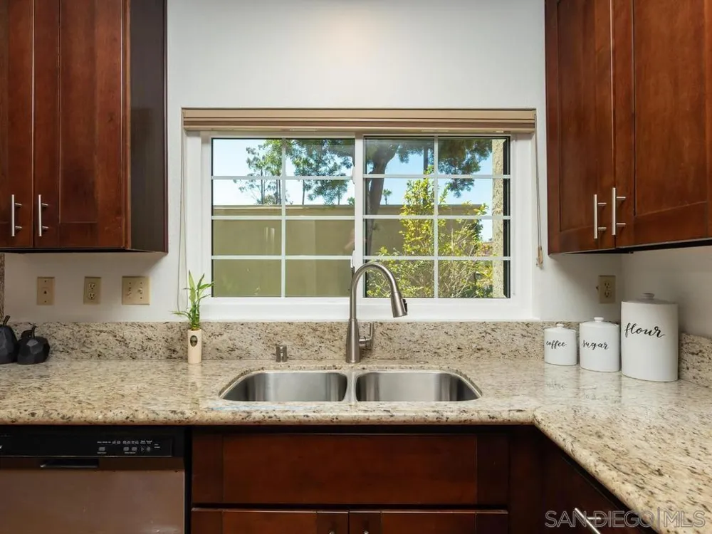7301 CALLE DE FUENTES Carlsbad, CA 92009