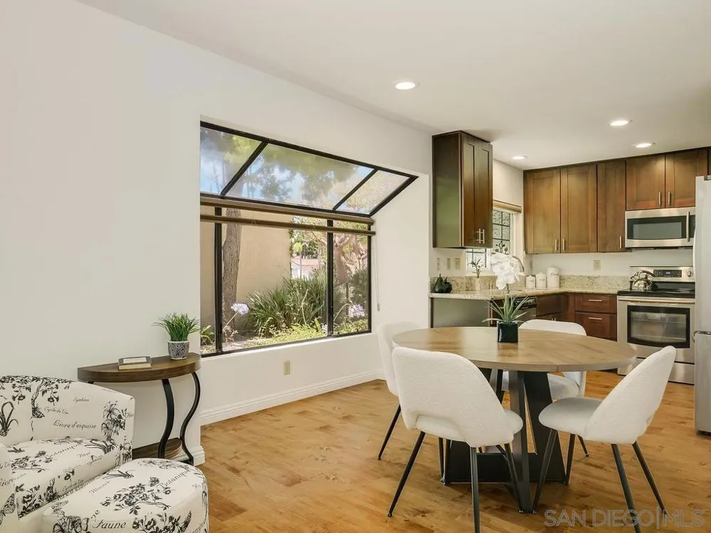 7301 CALLE DE FUENTES Carlsbad, CA 92009