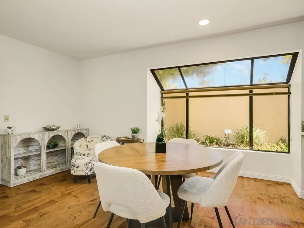 7301 CALLE DE FUENTES Carlsbad, CA 92009