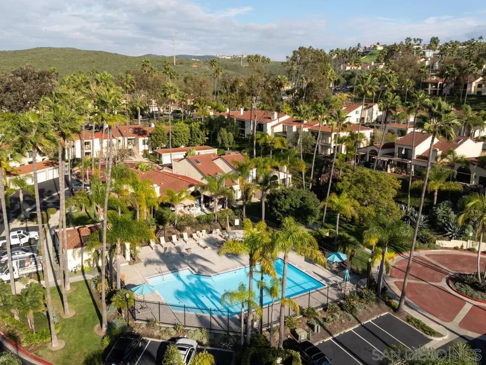 7301 CALLE DE FUENTES Carlsbad, CA 92009