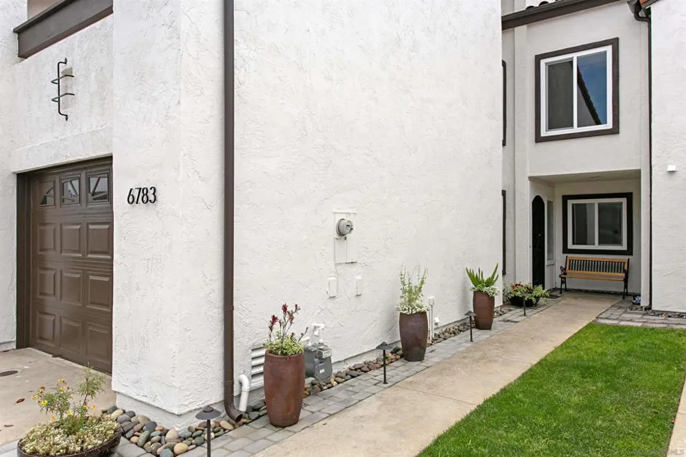 6783 Heath Ct Carlsbad, CA 92011