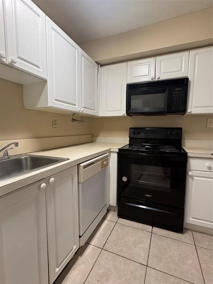 203 POINSETTIA PINE COURT #102 Tampa, FL 33612