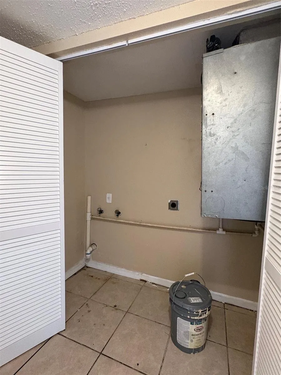 203 POINSETTIA PINE COURT #102 Tampa, FL 33612