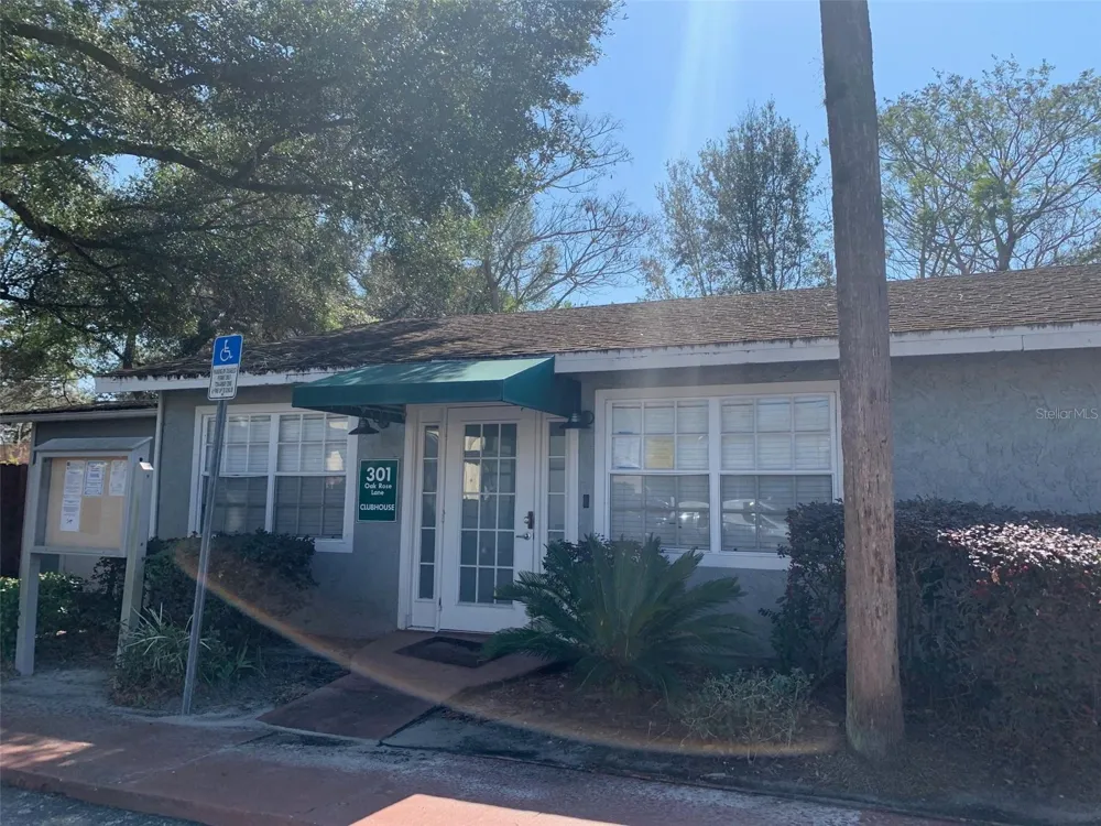 203 POINSETTIA PINE COURT #102 Tampa, FL 33612
