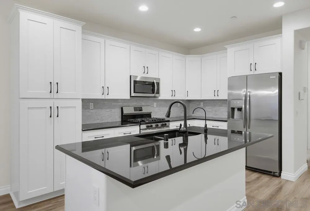 35309 Kinsky Way Fallbrook, CA 92028