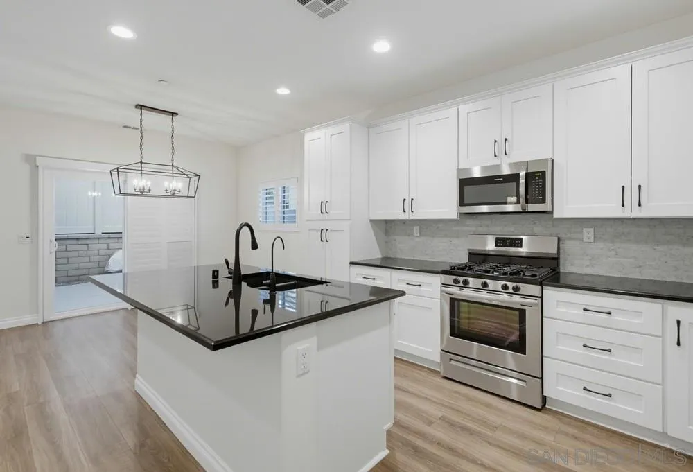 35309 Kinsky Way Fallbrook, CA 92028