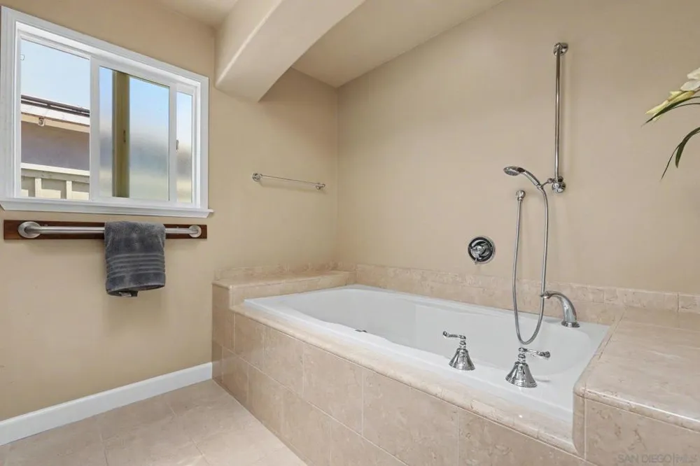 10964 Deering St San Diego, CA 92126