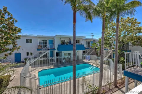 4747 Hamilton #12