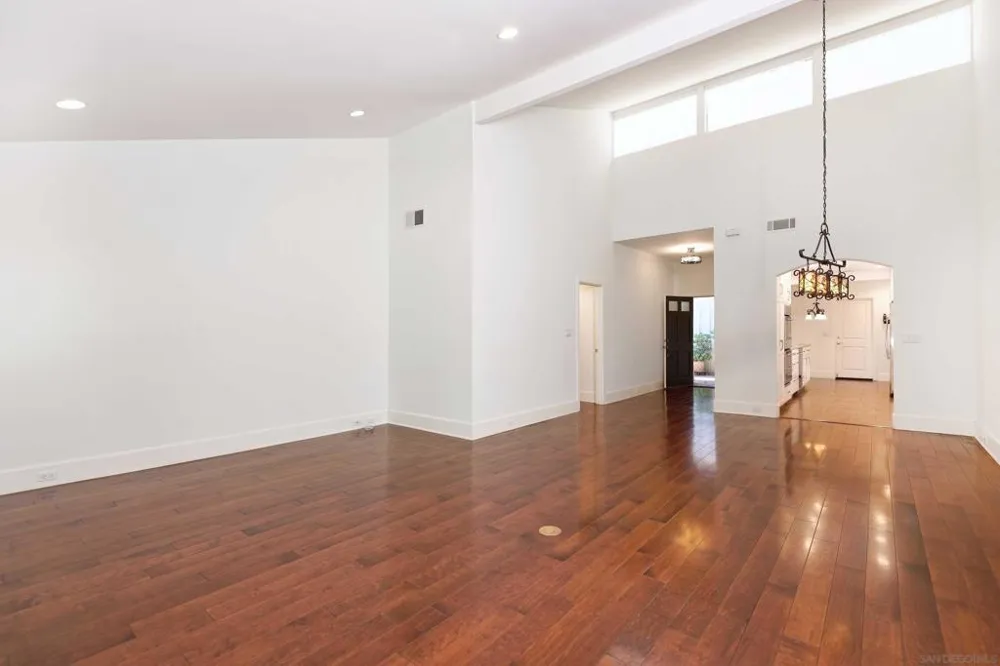 5629 Caminito Isla La Jolla, CA 92037