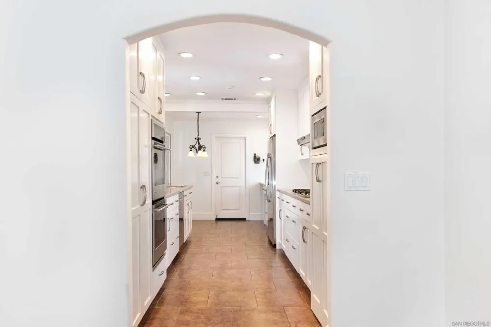 5629 Caminito Isla La Jolla, CA 92037