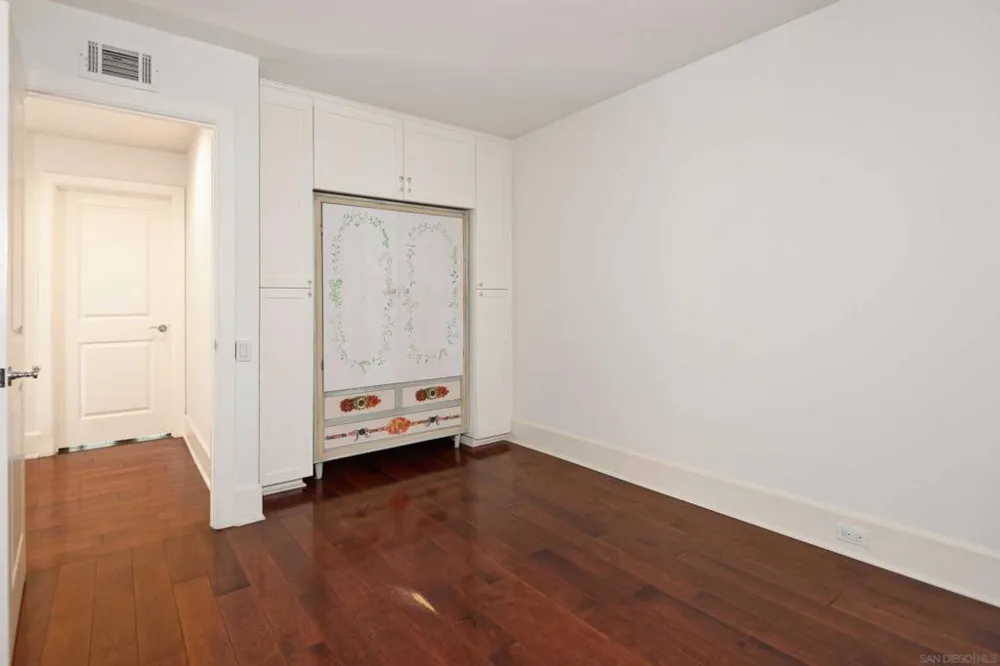 5629 Caminito Isla La Jolla, CA 92037