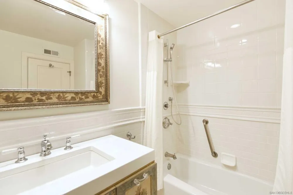 5629 Caminito Isla La Jolla, CA 92037