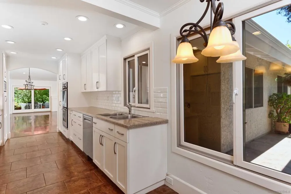 5629 Caminito Isla La Jolla, CA 92037