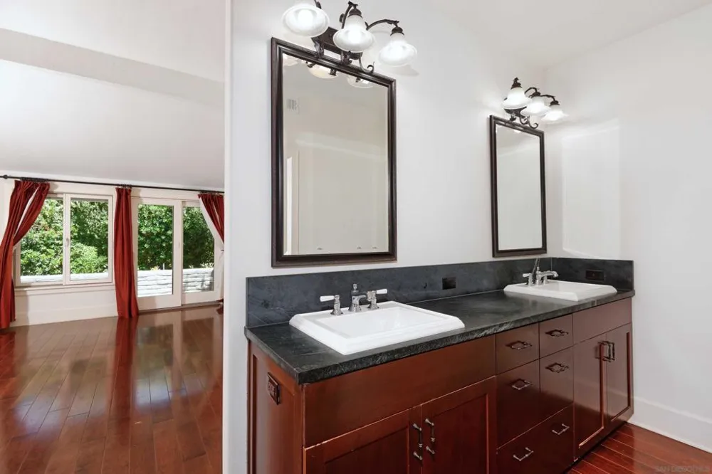 5629 Caminito Isla La Jolla, CA 92037