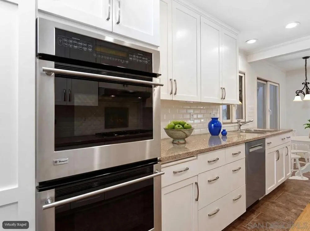 5629 Caminito Isla La Jolla, CA 92037